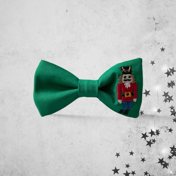 MHD012 Muszka dziecięca dla chłopca DZIADEK DO ORZECHÓW ZIELONA.PNG
