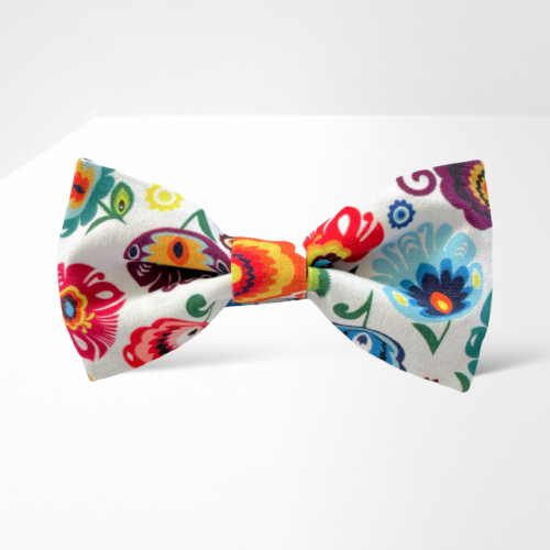 MM146 Muszka mucha męska damska kolorowa gotowa kwiaty łowickie kwiatki folk folkowa biała.PNG