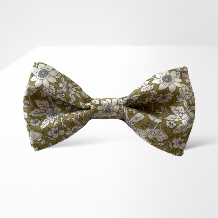 MM251 MUCHA MUSZKA MĘSKA KWIATY KWIATKI VINTAGE OLIWKOWA.PNG