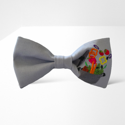 MH009 Muszka mucha męska damska gotowa z haftem haftowana unikatowa oryginalna garnek dla kucharza szara.PNG