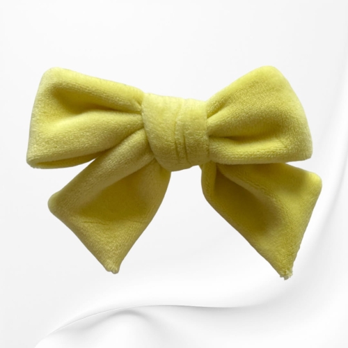 SKD014 SPINKA KOKARDKA DUŻA WELUROWA ŻÓŁTA.JPG