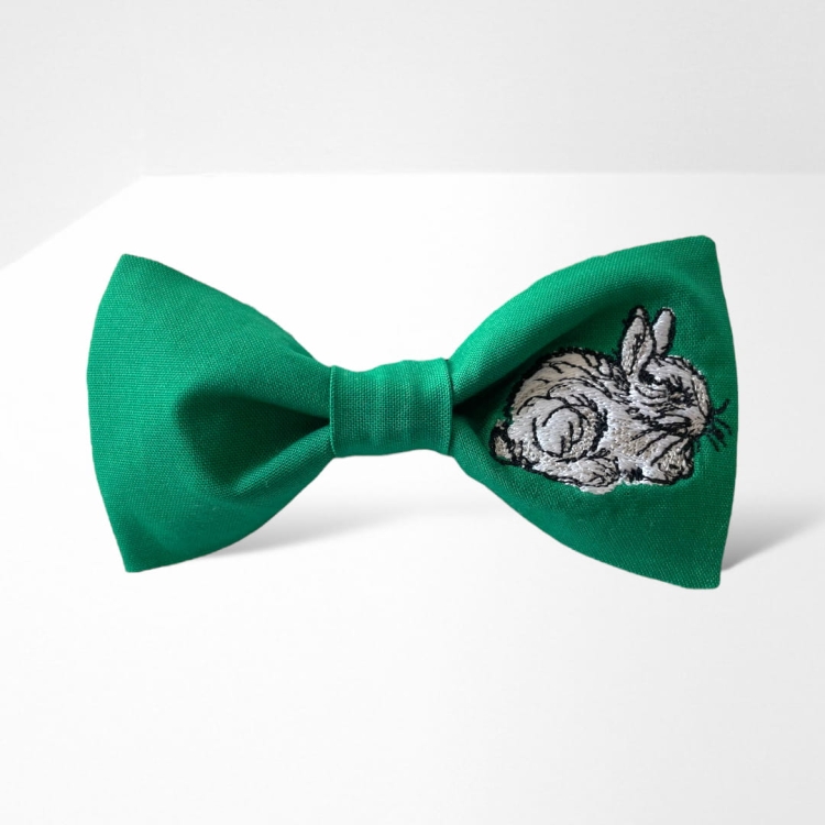 MH034 Muszka mucha męska damska gotowa z haftem haftowana unikatowa oryginalna królik króliczek zielona.JPG