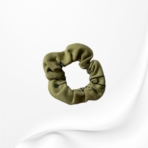 GD068 Gumka frotka scrunchy scrunchie mini wąska strzałki zielona.JPG