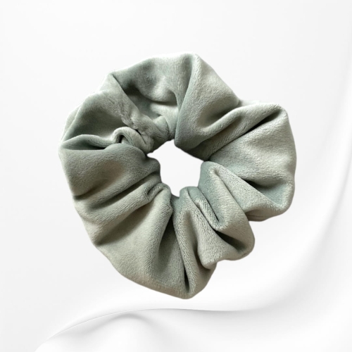 GM054 GUMKA FROTKA SCRUNCHIE DUŻA WELUROWA zielona blada.JPG