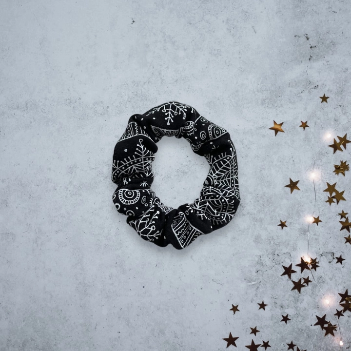 GD073 Gumka frotka scrunchy scrunchie mini świąteczne motywy czarna.JPG