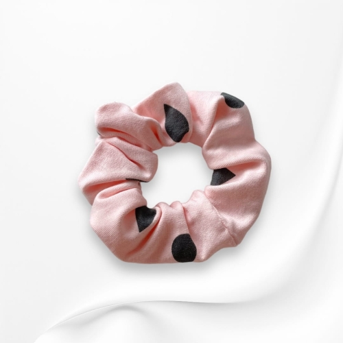GS023 Gumka frotka scrunchie średnia KROPELKI RÓŻOWA JASNA.JPG