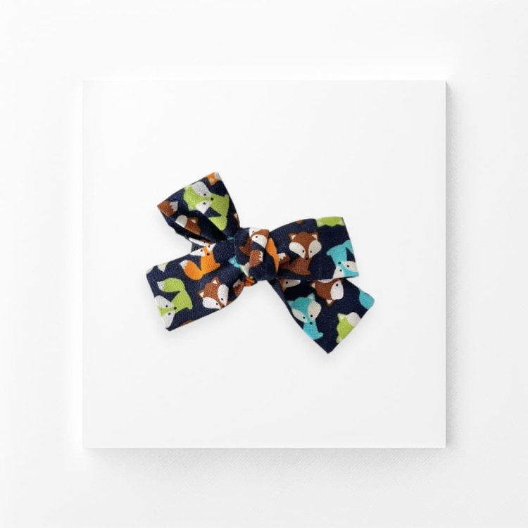 SK029 Spinka spineczka kokardka LISY LISKI GRANATOWA.JPG