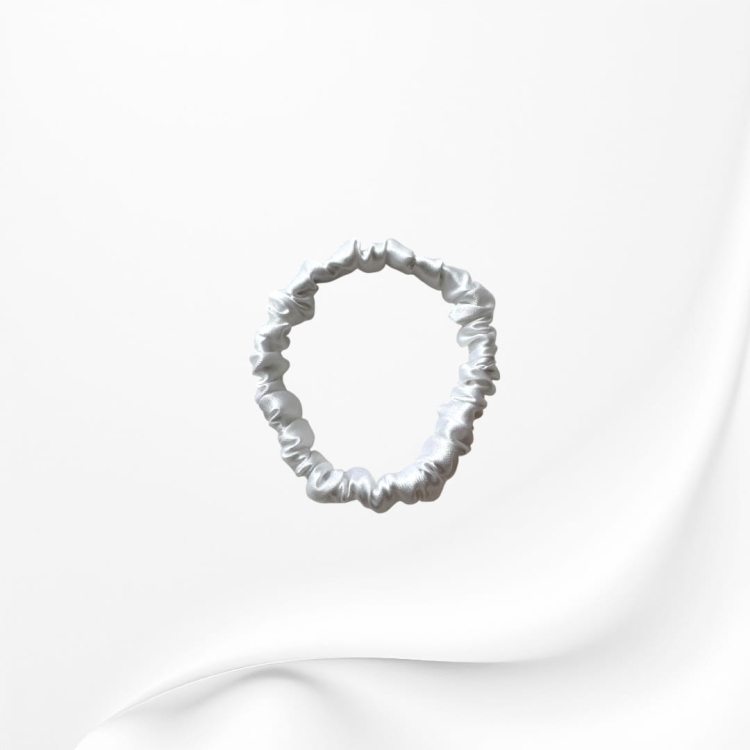 GJMC004 GUMKA WĄSKA JEDWABNA SCRUNCHIE DO WŁOSÓW MICRO BIAŁA.JPG