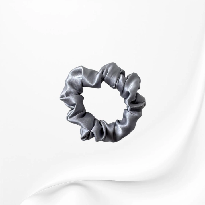 GJM009 JEDWABNA SCRUNCHIE GUMKA DO WŁOSÓW MINI SZARA.JPG