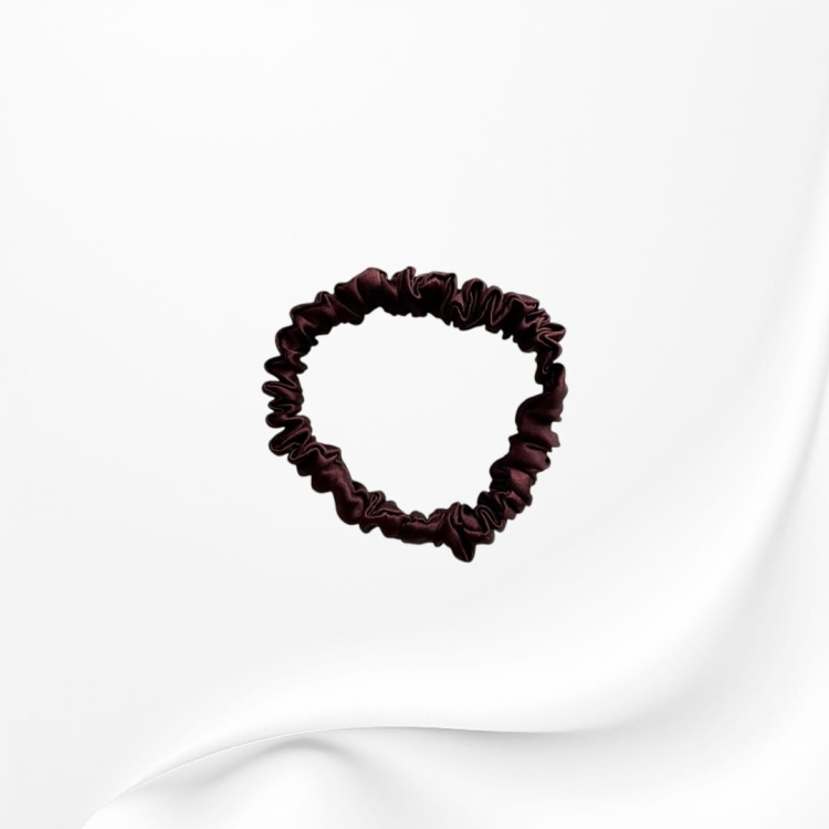 GJMC0013 GUMKA WĄSKA JEDWABNA SCRUNCHIE DO WŁOSÓW MICRO BRĄZOWA BAKŁAŻANOWA.JPEG