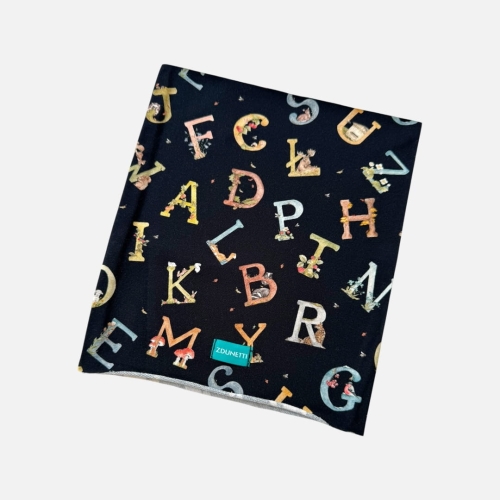 KD134 Komin dresowy dziecięcy z dresówki dla dzieci literki w lesie czarny.JPEG