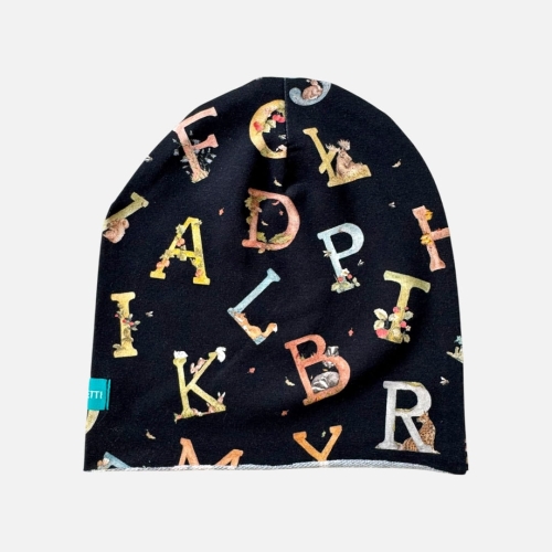 CZ190 Czapka dresowa literki w lesie czarna.JPEG