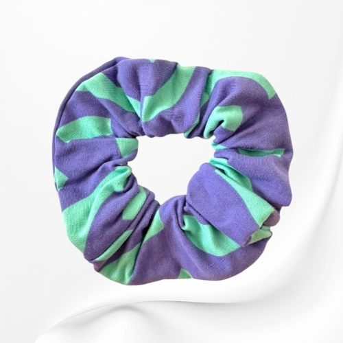 GM088 Gumka z materiału frotka na włosy na rękę do włosów fioletowa w turkusowe nitki.JPEG