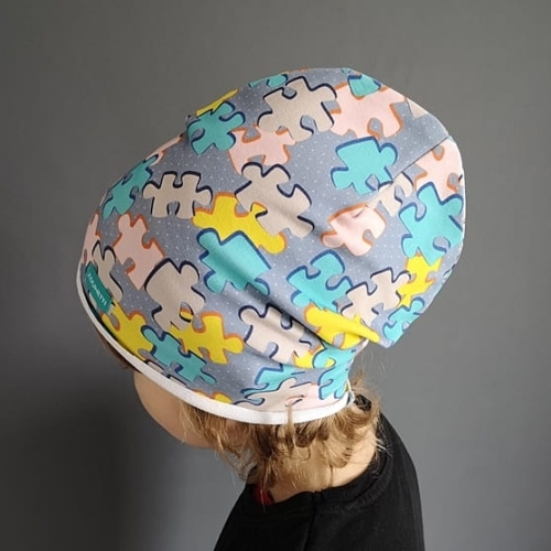 CZ114 Czapka dresowa dziecięca z dresówki smerfetka beanie puzzle kolorowa.jpg