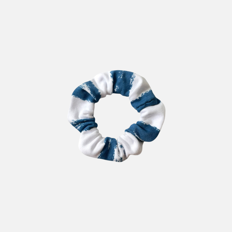 GD035 Gumka frotka scrunchy scrunchie mini wąska PASKI NIEBIESKA BIAŁA.PNG